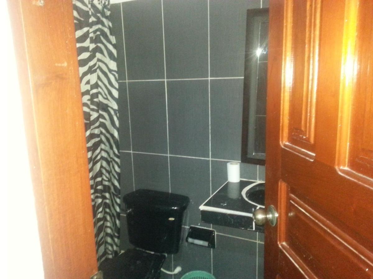 Hostal Selvatrip Leticia Exteriör bild
